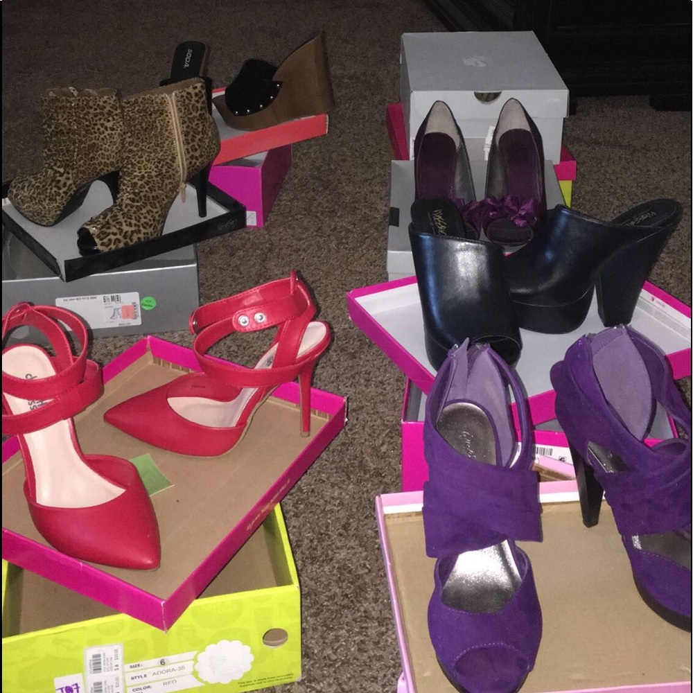 I am selling shoes 6, 6 1/2, 7